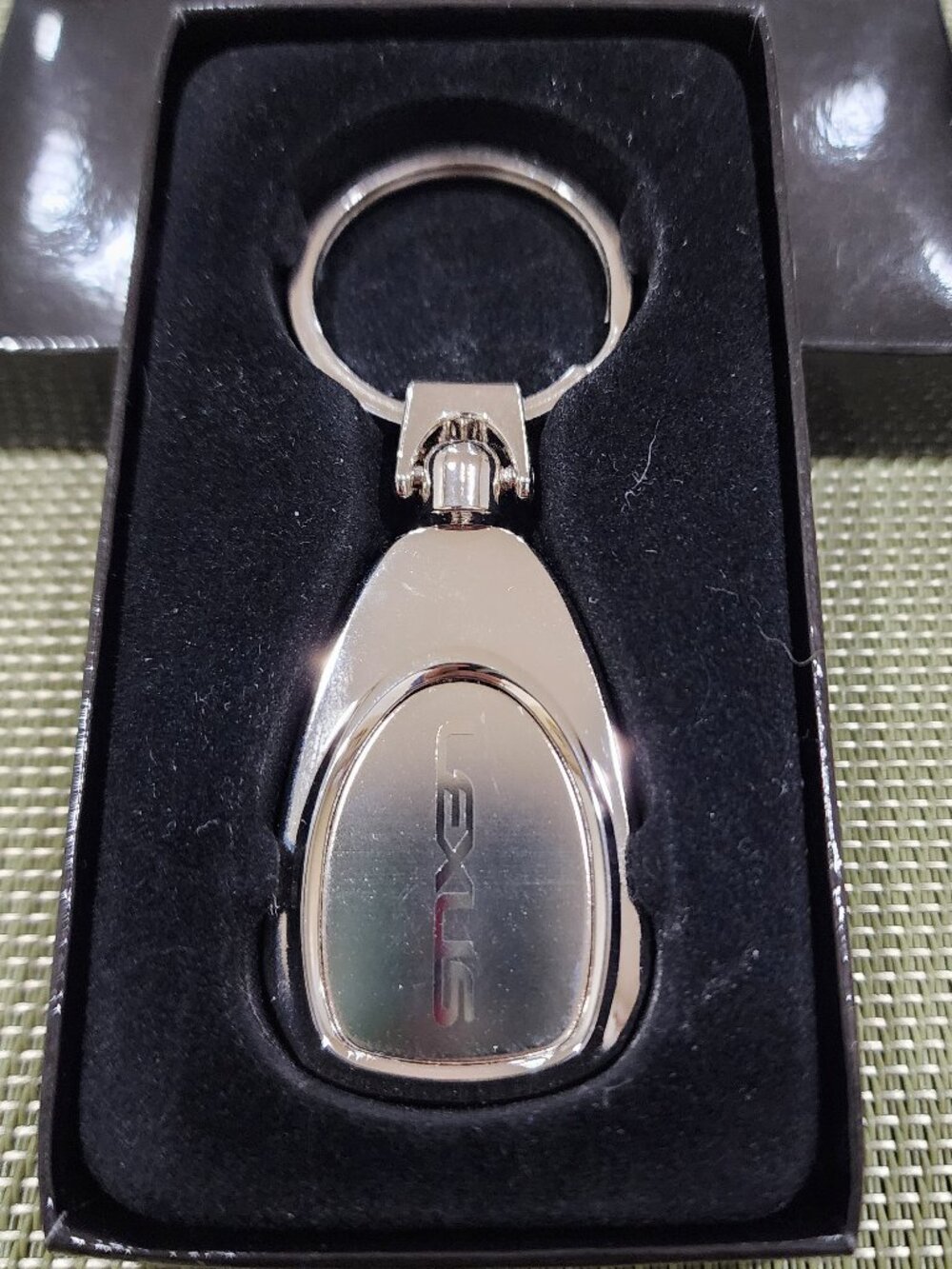NEW LEXUS METAL KEYCHAIN-FROM ARROWHEAD LEXUS IN PEORIA, ARIZONA